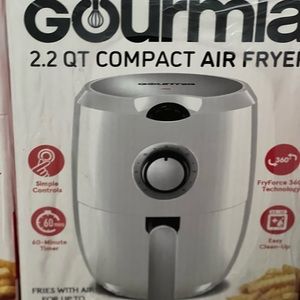 Gourmia Silver Compact Air Fryer 2.2 QT